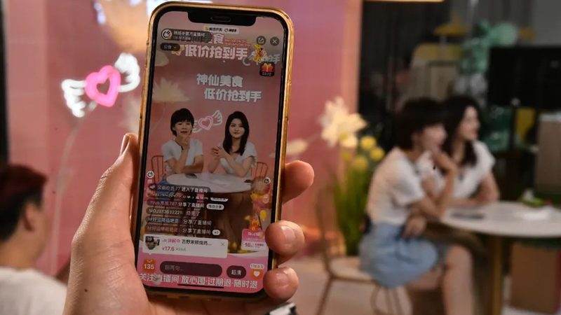 住家保姆与白班保姆：费用差异背后的考量